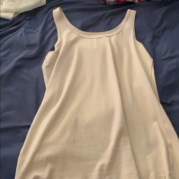 White shirt with beads mid V-neck with beige top - Picture 7 of 8